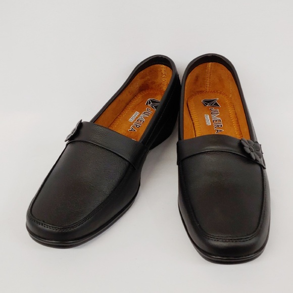 Womens Black Comfort Shoe with Small Wedge Heel - Picture 3 of 6